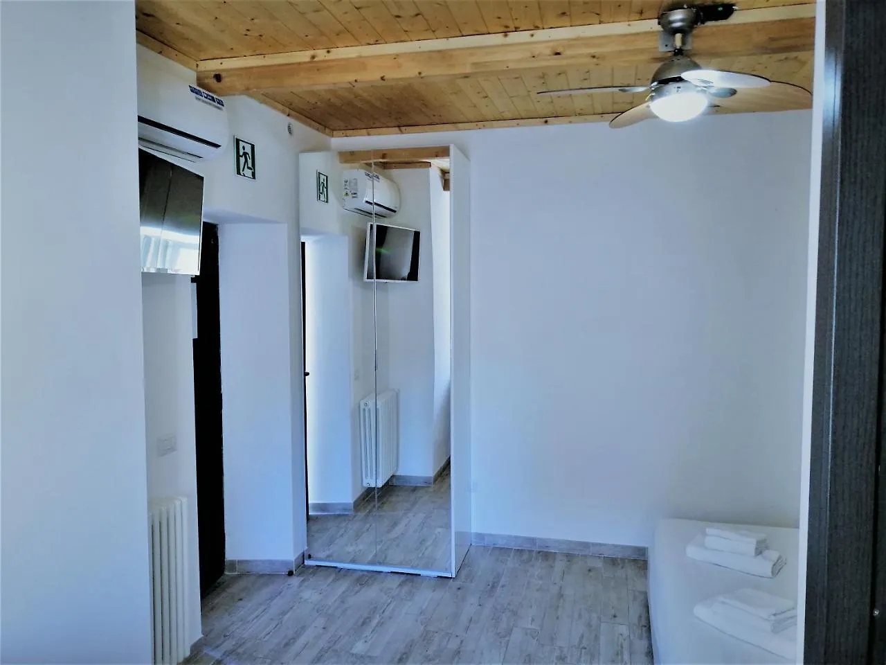 Albachiara Guest House Fiumicino Alojamento de Acomodação e Pequeno-almoço